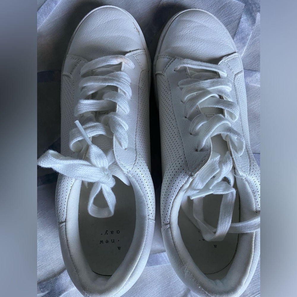 A new day (target brand) white tennis shoes used once